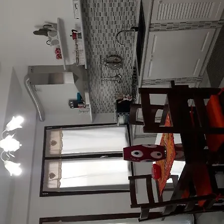 Little House ألغيرو